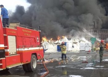 Kebakaran Besar Landa Pabrik di Bekasi, Asap Hitam Membumbung Tinggi