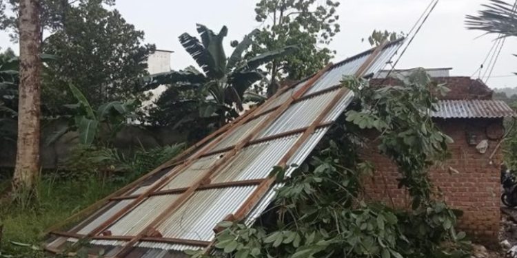 Angin Puting Beliung Rusak 7 Rumah di Lubuklinggau, Warga Terpaksa Mengungsi