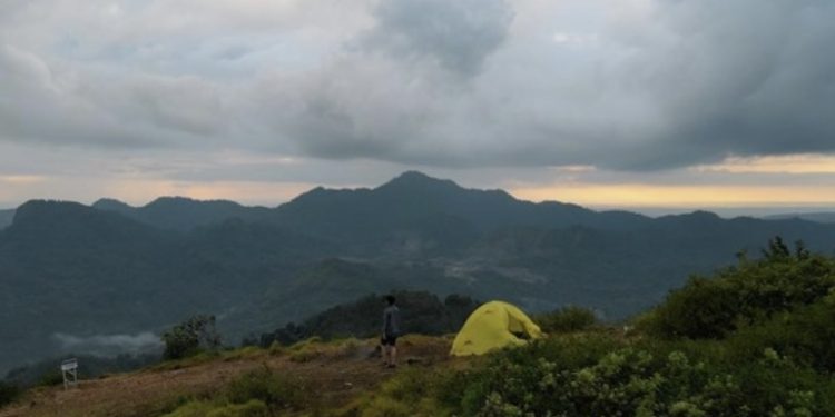 Menikmati Keindahan Wisata Bukit Besak di Lahat: Lokasi, Rute, dan Fasilitas
