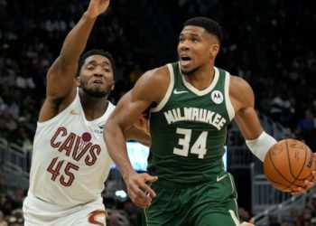 Terperosok di Dasar Klasemen, Pelatih Bucks Tetap Tenang Hadapi Tekanan