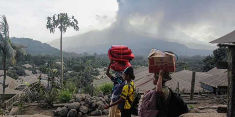 Erupsi Gunung Lewotobi di NTT, 8.431 Jiwa Mengungsi