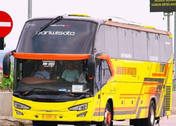 Rasakan Kenyamanan Ekstra Sewa Bus Pariwisata Jakarta dengan Fasilitas Toilet dari Cahaya Trans