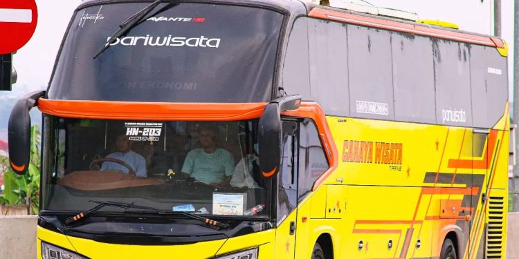Rasakan Kenyamanan Ekstra Sewa Bus Pariwisata Jakarta dengan Fasilitas Toilet dari Cahaya Trans