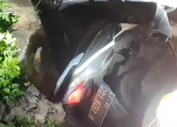 Viral, Pemobil Tabrak Pemotor Bersenjata Tajam di Exit Tol Bawen Semarang