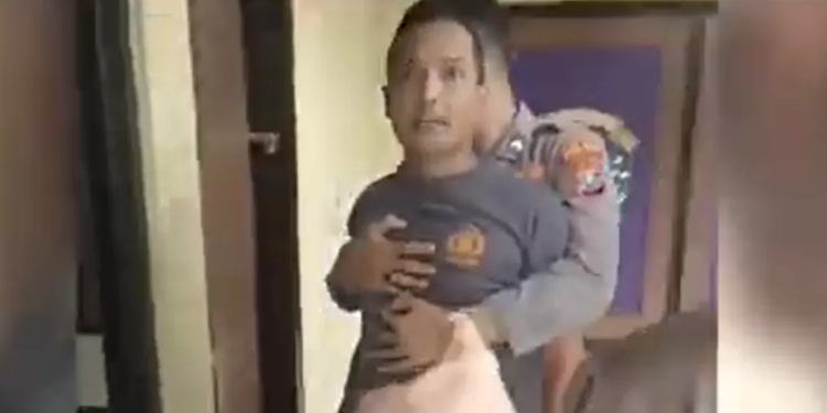 Viral, Polisi di Sumenep Diduga Tantang Warga Duel Carok di Kantor Polsek