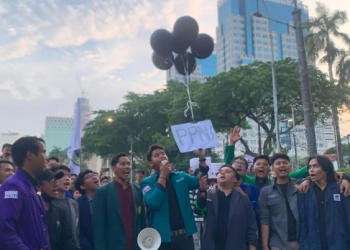 Ratusan Mahasiswa Tolak PPN 12 Persen dalam Aksi di Patung Kuda
