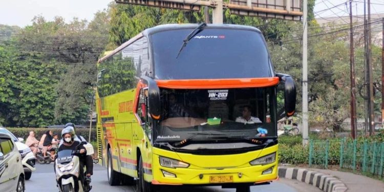 Cahaya Trans: Sewa Bus Pariwisata di Jakarta dengan Toilet