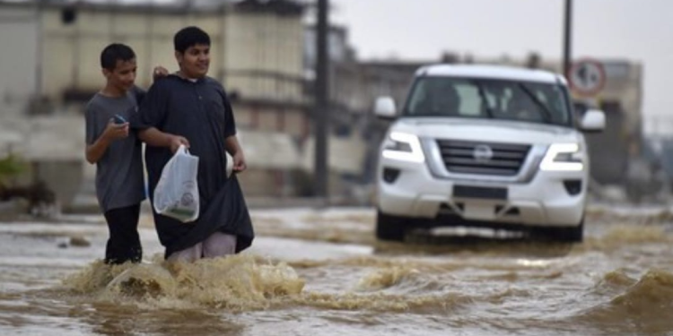 Hujan Deras Landa Arab Saudi, Mekkah hingga Jeddah Dilanda Banjir