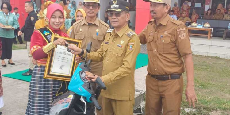 Bidan Desa di Polewali Mandar Akhirnya Terima Hadiah Motor Setelah Sebulan