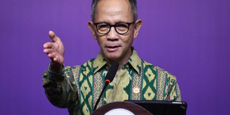 "Tantangan OJK: Sektor Keuangan Terancam Ekonomi Lemah"