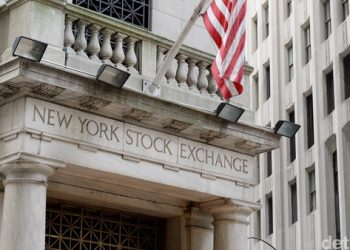 Pasar Saham AS Terpuruk Rp65200 Triliun Akibat Trump