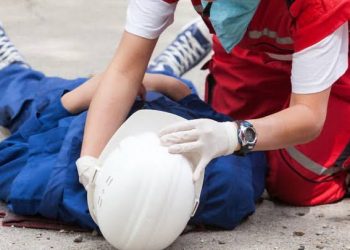 Pentingnya Sertifikasi Petugas P3K untuk Meningkatkan Kesehatan dan Keselamatan Kerja di Lingkungan Industri