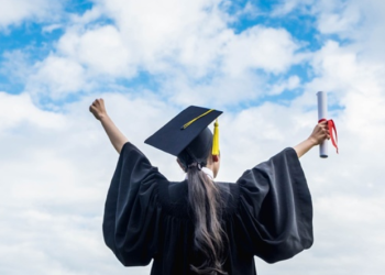Meningkatkan Citra Perusahaan dan Institusi dengan Konveksi Seragam dan Toga Wisuda Terpercaya