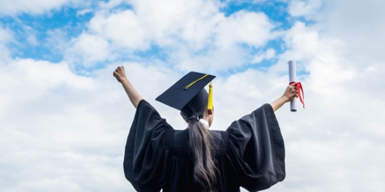 Meningkatkan Citra Perusahaan dan Institusi dengan Konveksi Seragam dan Toga Wisuda Terpercaya