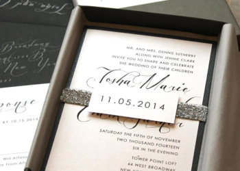 Teknologi Mengubah Cara Kita Mengundang: Dari Kartu ke Klik, Kini Undangan Ada di Genggaman