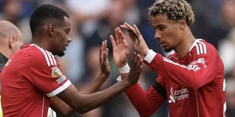 Arne Slot Dinilai Harus Temukan Formula Duet Ideal Isak dan Ekitike Agar Liverpool Kembali Melesat